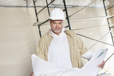 seyir planları ile arka planda iskele Binası mimar