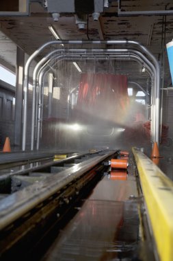 motorlu araç Oto yıkama temizleme işleminde geçmekte