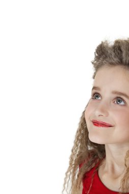 Close-Up beyaz zemin aramaktan mutlu okul kız