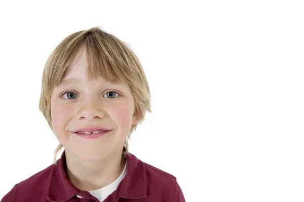 Close-up retrato de um menino da escola feliz sobre fundo branco — Fotografia de Stock