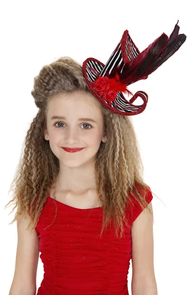 Retrato de menina feliz em roupa vermelha e chapéu sobre fundo branco — Fotografia de Stock