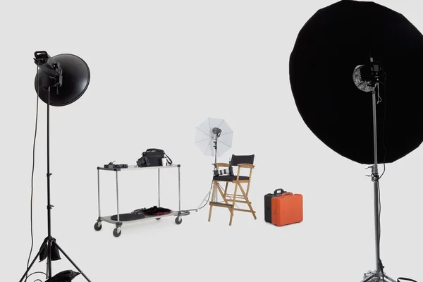 Equipos de iluminación en el estudio del fotógrafo —  Fotos de Stock