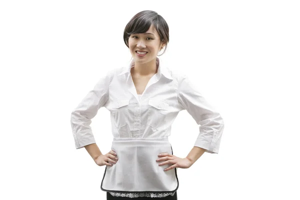 Портрет счастливой азиатской уборщицы на белом фоне — стоковое фото