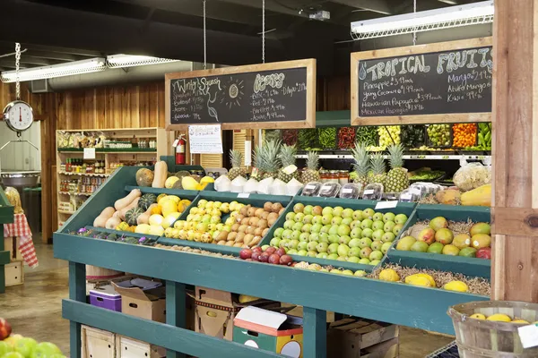 Vers fruit in de supermarkt — Stockfoto
