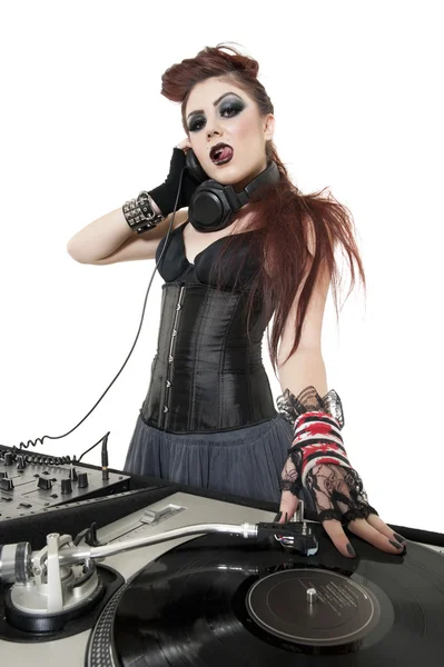 Портрет красивого панк-джея з обладнанням для змішування звуку на білому тлі — стокове фото