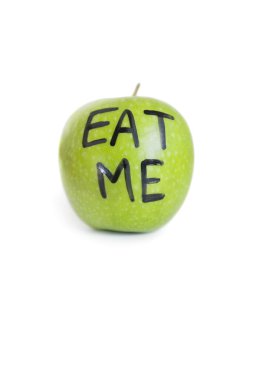 granny smith elma okuma metni yakın çekim yemek beni beyaz arka plan üzerinde
