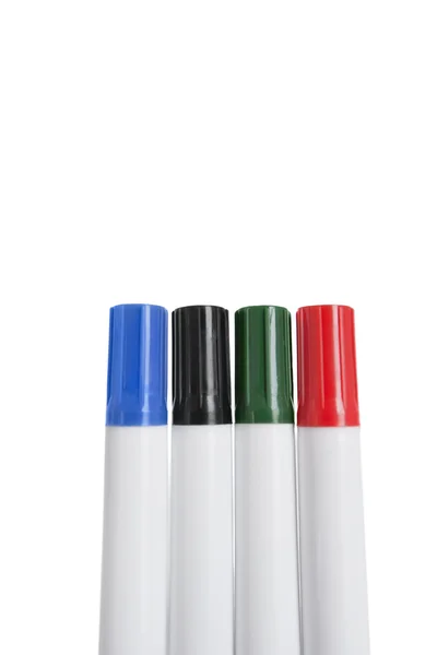Close-up van veelkleurige markeerstift pennen op witte achtergrond — Stockfoto