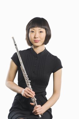 flüt tutan genç Koreli kadın portresi