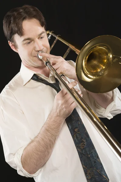 Homme jouant au Trombone — Photo