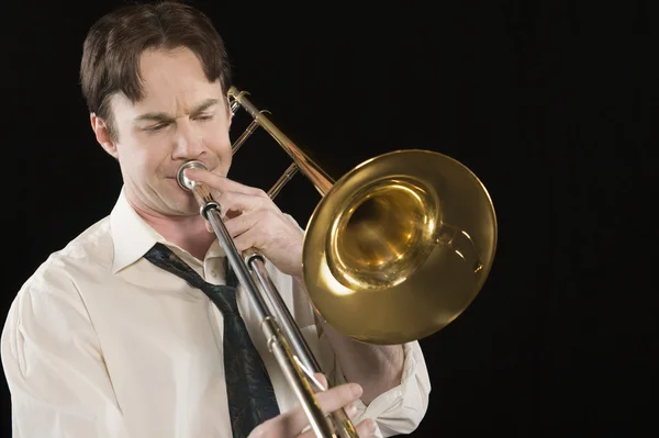 Homme jouant au Trombone — Photo