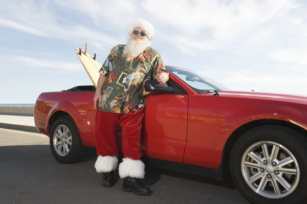 Father Christmas By Convertible With Surfboard — Stock Photo, Image