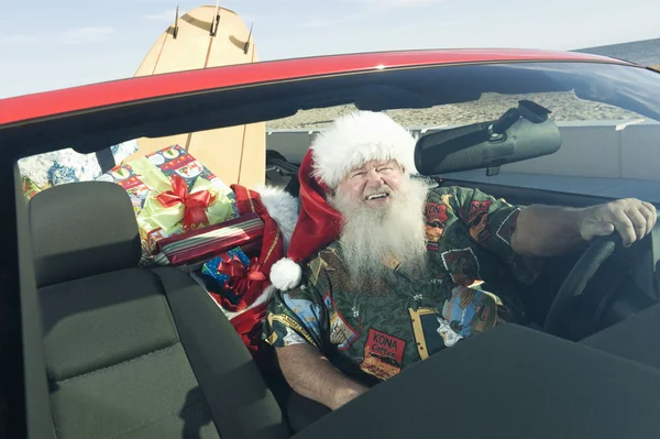 Babbo Natale in convertibile con tavola da surf — Foto Stock