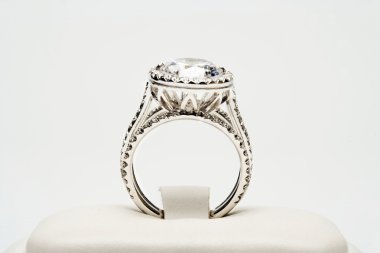 platin elmas yüzük