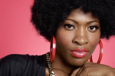 Genç Afrikalı Amerikalı kadın