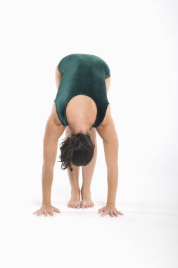 Yoga pozisyonunda bir kadın