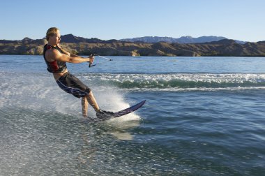 adam wakeboarding Gölü