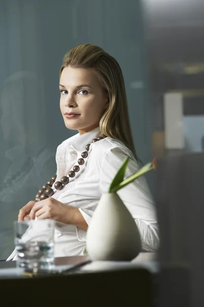Confident Young Businesswoman — Stock Photo, Image