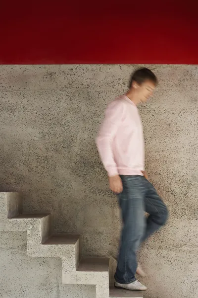 Man Walking Down Stairs — Stock Photo, Image