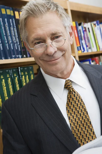 Senior Businessman In Library — Stock Photo, Image