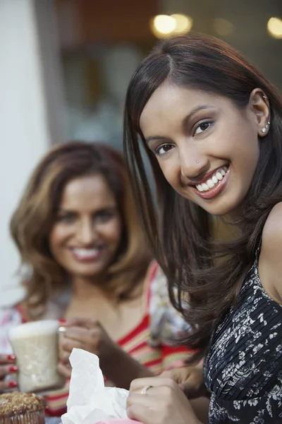 Mujer At Café Mesa — Foto de Stock