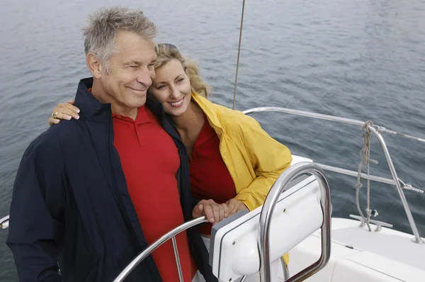 Couple Embracing On Sailboat — Stock Photo, Image