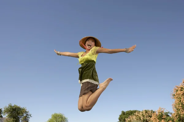 Woman Jumping With Arms Outstretched — Stock Photo, Image