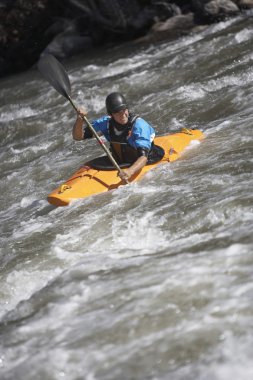 Adam dağ nehir kanosu