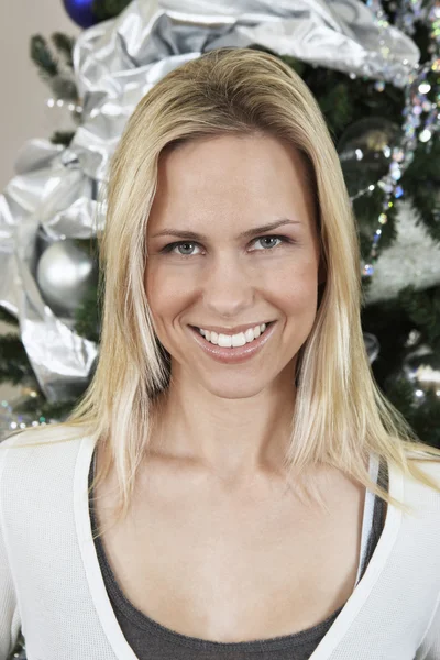 Beautiful Woman In Front Of Christmas Tree — Stock Photo, Image