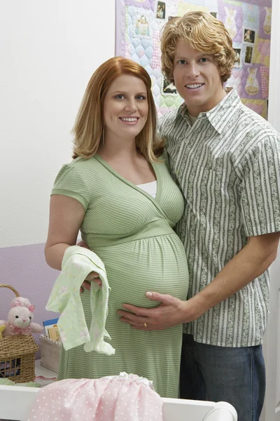 Happy Husband Standing With Pregnant Wife — Stock Photo, Image