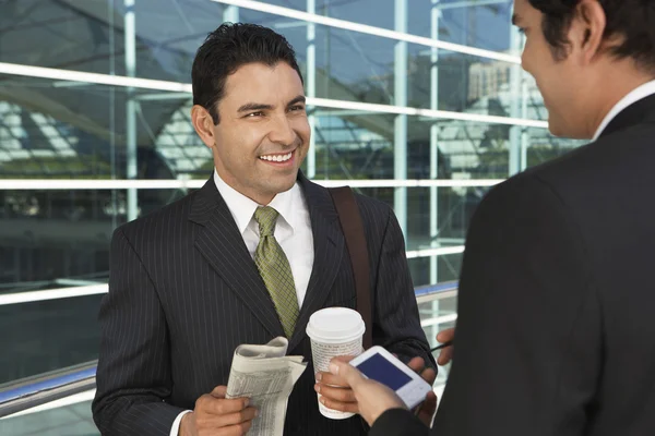 Empresários tendo pausa para café — Fotografia de Stock