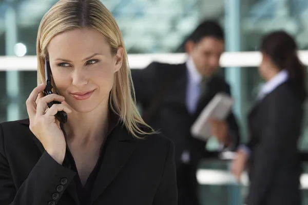 Businesswoman Using Cell Phone — Stock Photo, Image