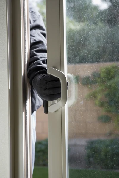 Burglar Breaking Into House — Stock Photo, Image