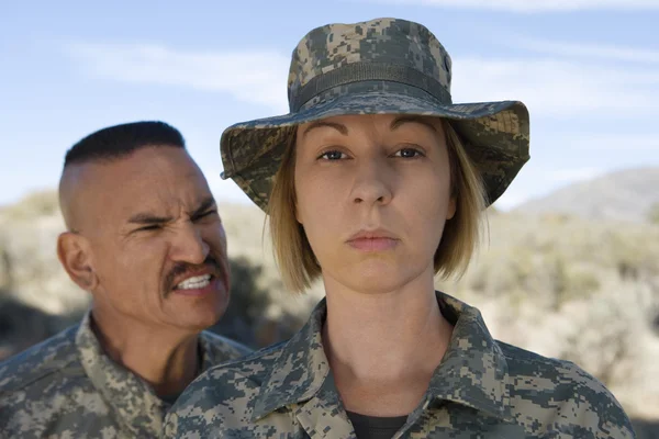 Female Soldier and commander — Stock Photo, Image