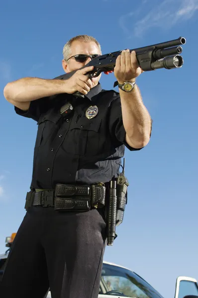 Police Officer Aiming Weapon — Stock Photo, Image