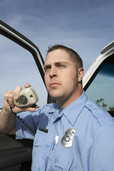 Paramedico Utilizzando CB Radio — Foto Stock