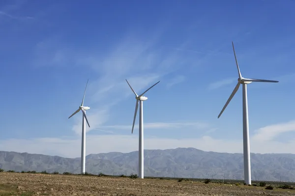 Les éoliennes dans le désert — Photo