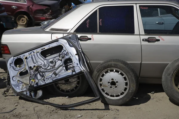 Damaged Car And Parts — Stock Photo, Image