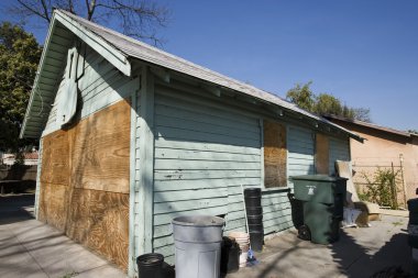 boş evin garajı bindik