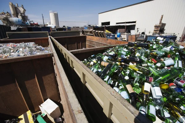 Avfall heap på dumpningen ground — Stockfoto