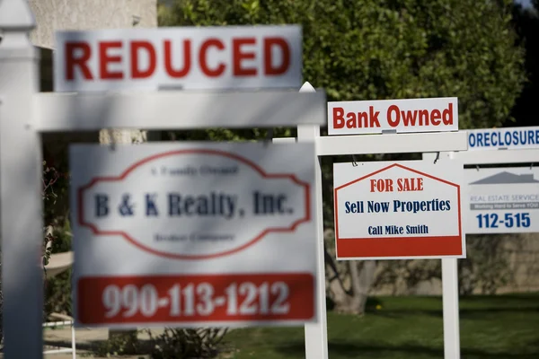 Real Estate Signs at Foreclosed Property — Stock Photo, Image