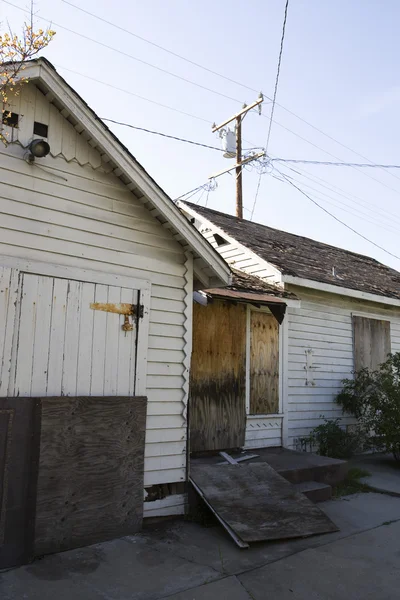 Abandoned House With Boarded Up Door — Stock Photo, Image