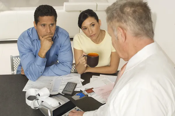 Financial Advisor In Discussion With Clients — Stock Photo, Image