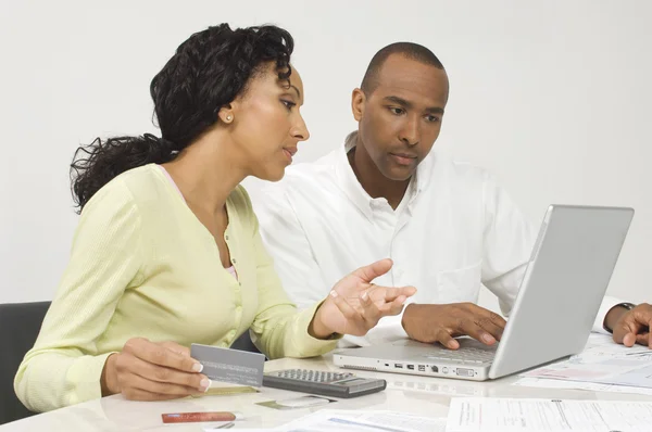 Couple Figuring Out Finances — Stock Photo, Image