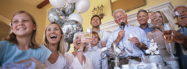 Веселая семейная вечеринка
