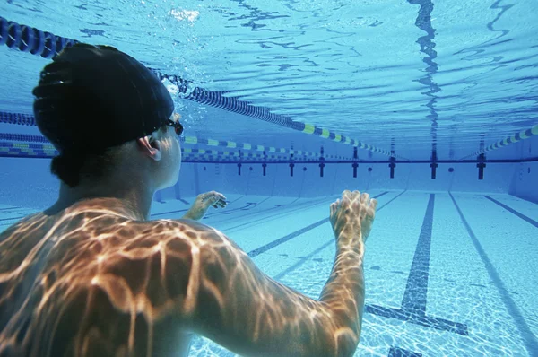 Schwimmer bereit zum Schwimmen — Stockfoto