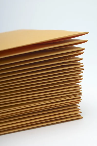 Empilement d'enveloppes brunes — Photo