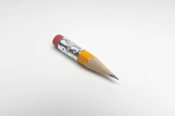 Pieni teroitettu kynä — kuvapankkivalokuva