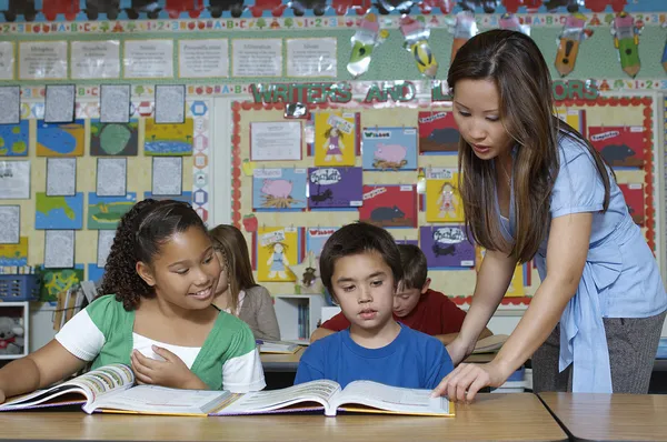 Teacher And Students In Classroom — Stock Photo, Image