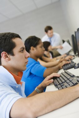 Bilgisayar Laboratuvarı yılında profesör olan öğrenciler
