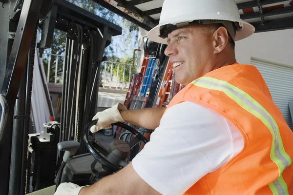 Autista del carrello elevatore — Foto Stock